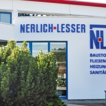 Fassadenbeschriftung Nerlich & Lesser